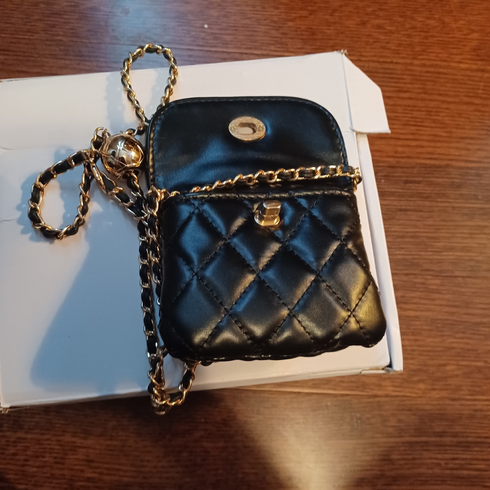 Elegant Black Quilted Chain Bag